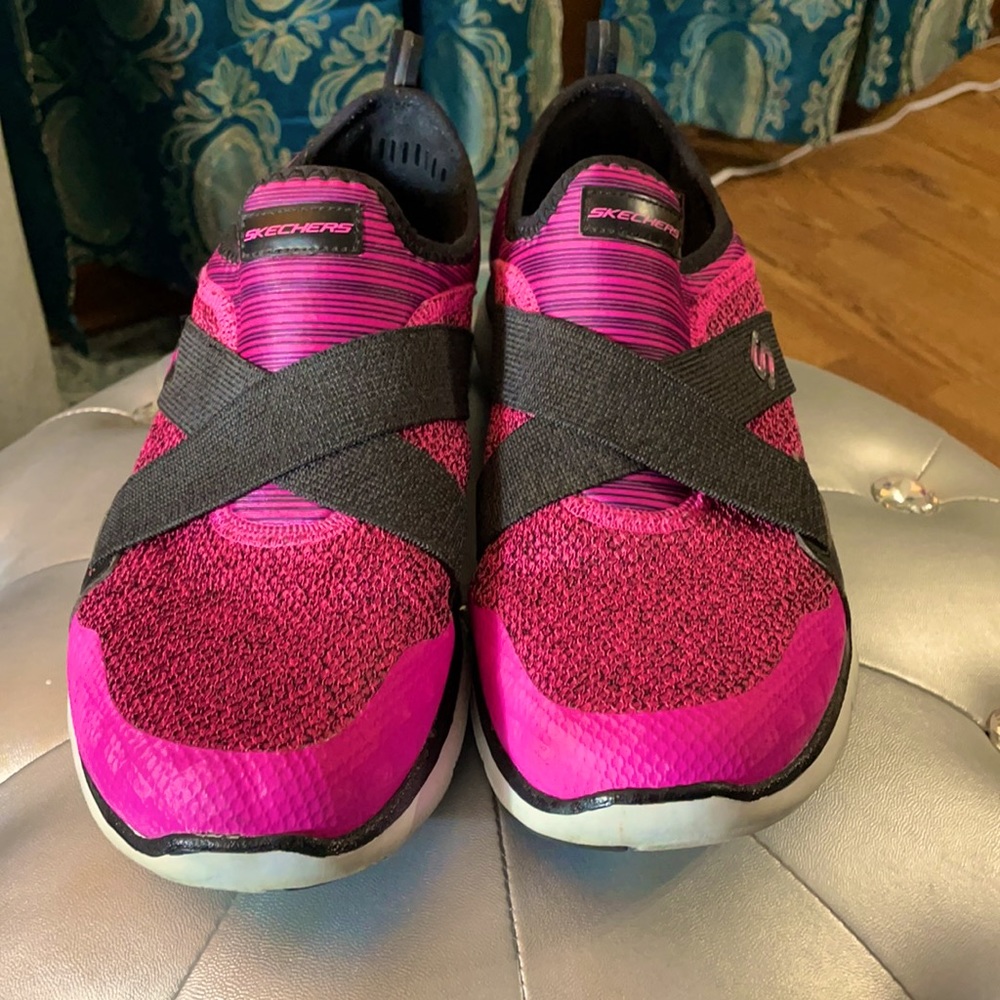 Women’s Skechers size 9.5